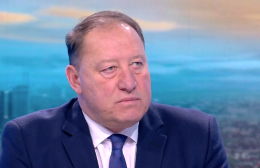 Ангел Найденов: Недоумявам защо информацията за оръжието за Украйна е засекретена - то няма да промени хода на бойните действия