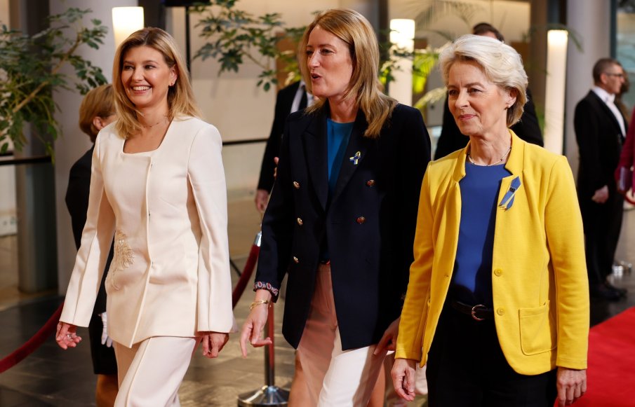 Урсула фон дер Лайен, Олена Зеленска и Алла Пугачова са сред 100-те жени на 2022 г.