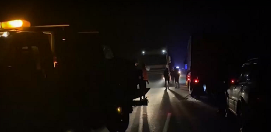 МЕЛЕ: Верижна катастрофа с патрулка блокира Подбалканския път