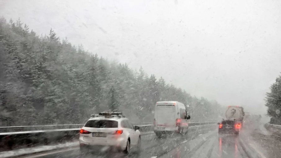 Ограничават движението по магистрала Тракия в района на Ямбол