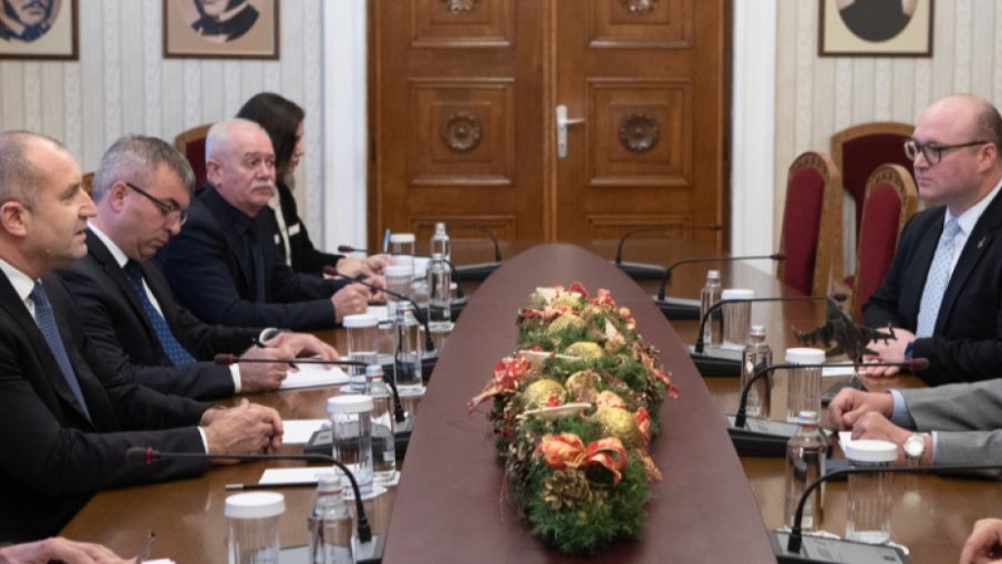 Радев към Локхийд Мартин: Очаквам F-16 да бъдат доставени в срок