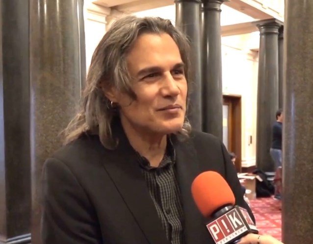 Васко Гюров пред ПИК TV: Не разделям музиката на българска и чужда, но ще посрещна Коледа с бългаски песни (ВИДЕО)