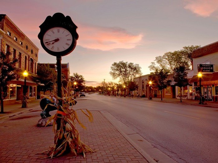 Счетоводна грешка - община плати две заплати на служителите си