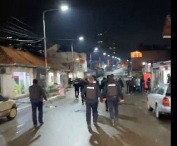 ИЗВЪНРЕДНО! Командоси от полицията на Косово са нахлули в населената със сърби северна част на Косово и Метохия, блокирана е Косовска Митровица
