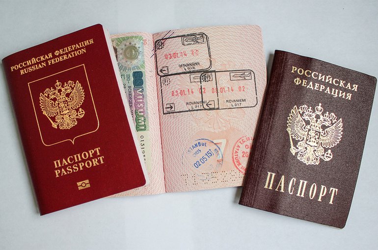 Стотици хиляди украинци са получили руски паспорти от началото на войната в Украйна