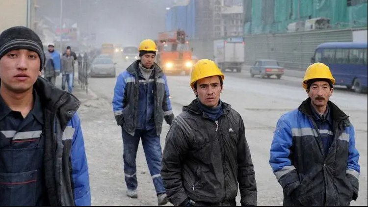 Руснаци примамиха с фалшиви обещания мигранти от Таджикистан в Мариупол