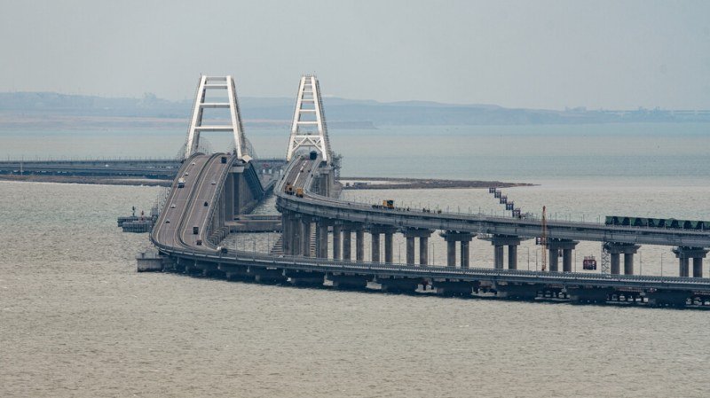 Кримският мост е временно затворен за движение