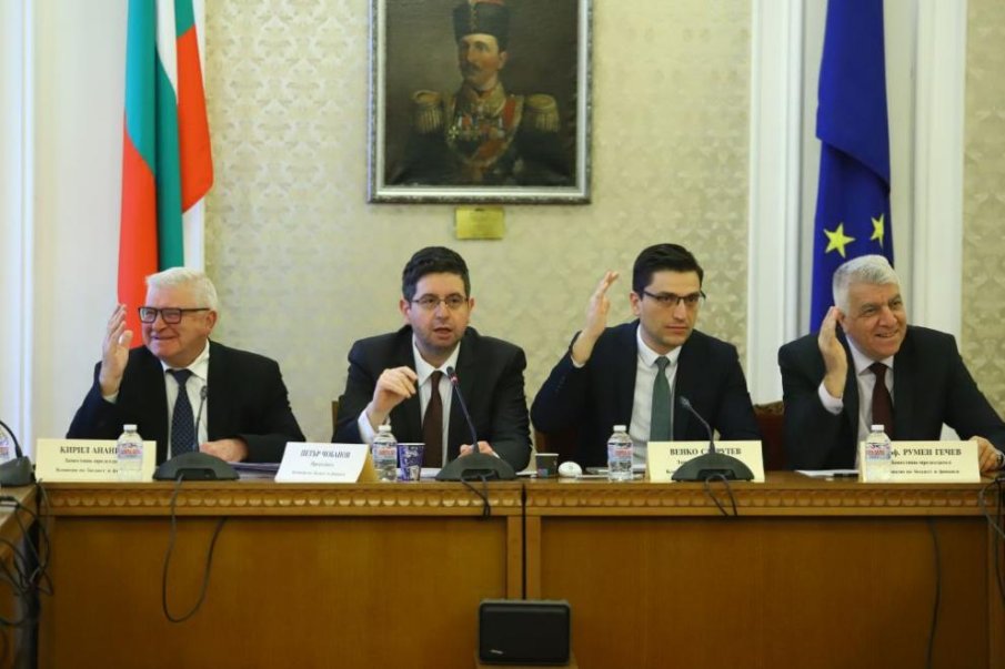 Отложиха гласуването за удължаване на бюджета