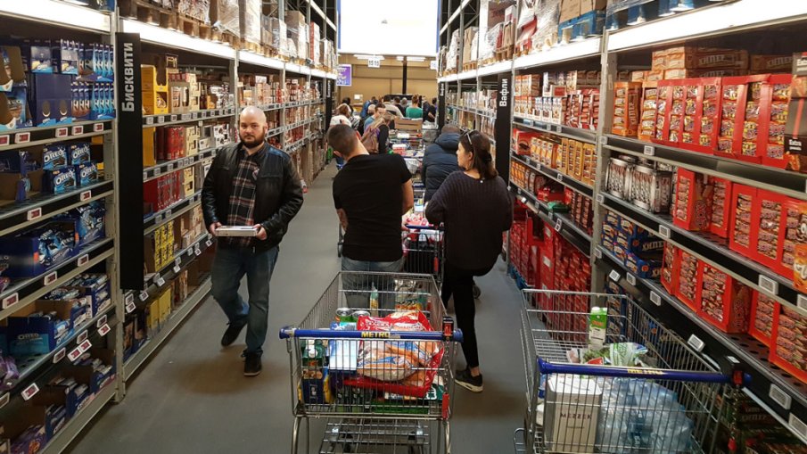 Гърците пазаруват за празниците от България