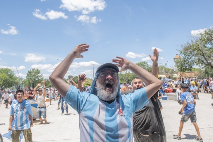 Аржентина празнува! Лудост по улиците на Буенос Айрес (СНИМКИ)