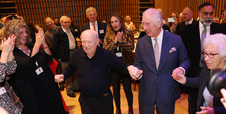 Крал Чарлз показа уменията си на дансинга