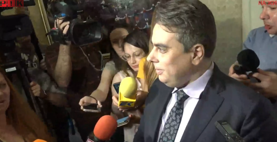 Асен Василев с провокация: Защо Борисов и Радев крият, че са се срещали?