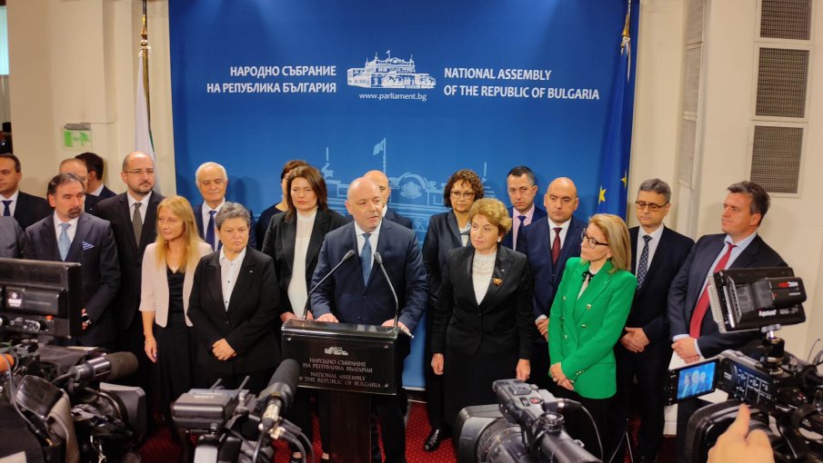 ИЗВЪНРЕДНО В ПИК TV! Проф. Николай Габровски с емоционални думи след неуспешното гласуване на кабинета - обяви дали ще остане в политиката (ОБНОВЕНА)