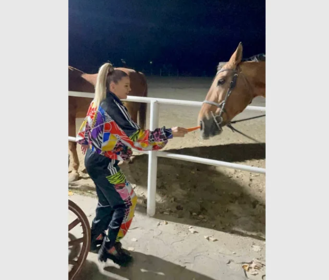 Деси Слава сложи певиците в задния си джоб