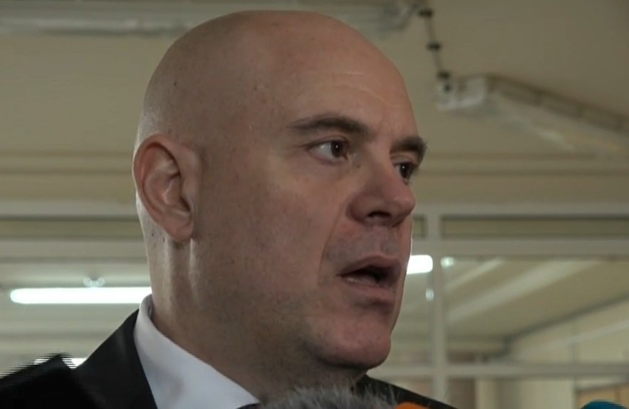 ОТ ПОСЛЕДНИТЕ МИНУТИ! Иван Гешев с подробности за паравоенното движение, попаднало под ударите на прокуратурата - проверяват го за престъпление против Републиката и връзки с Русия