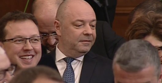 ИЗВЪНРЕДНО! 12 депутати не се регистрираха в зала - правителството може да мине със 115 гласа