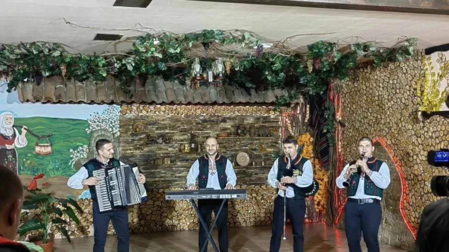 Васко Жабата вади ново хоро на Бъдни вечер