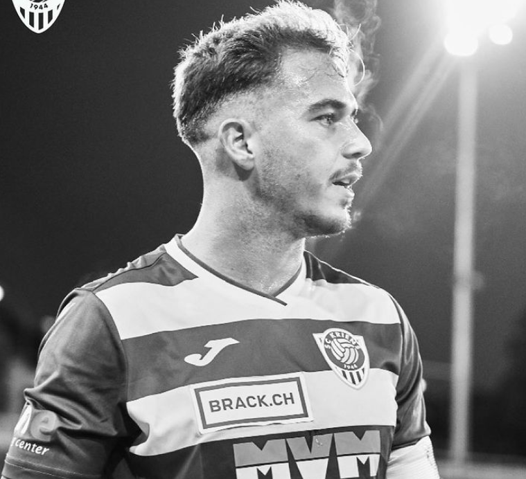 Огромна трагедия! Футболист почина в басейн пред очите на гаджето си