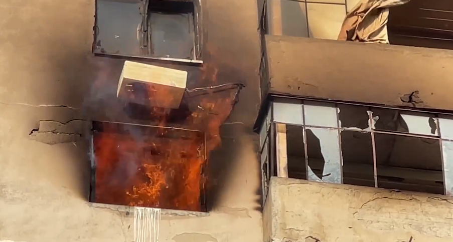 Голям хранителен магазин изгоря в Добричко