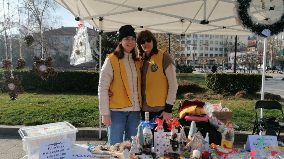 Ученици организираха 3-дневен благотворителен базар в Плевен