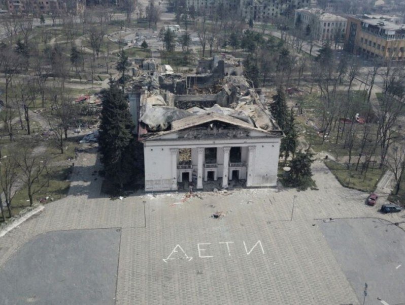 Русия започна разрушаване на бомбардирания театър в Мариупол