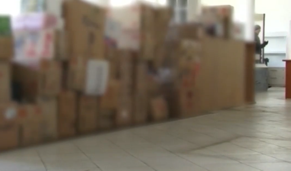 Масови проверки на митниците, след като разбиха склад, пласирал стари коледни десерти