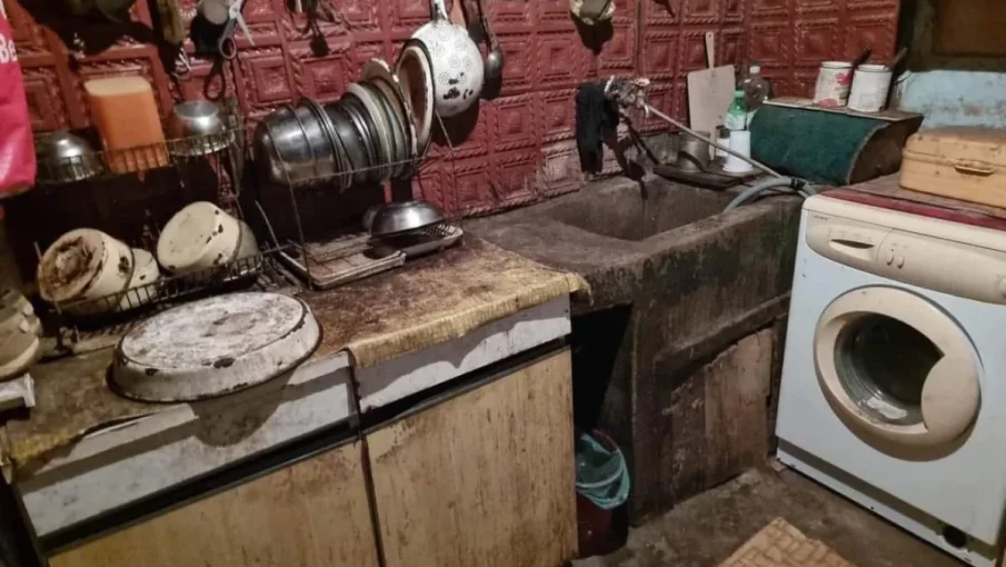 СЛЕД АПЕЛ В МРЕЖИТЕ: Осигуриха дърва, лекарства и храна на бедното семейство на баба Анка и дядо Коце в Черногорово