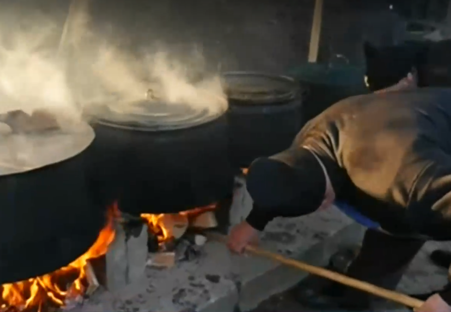КУЛТОВО: Свещеник отказа да освети курбана за Атанасовден в Горна Брезница - бъбриви баби го ядосали, решил да им даде урок