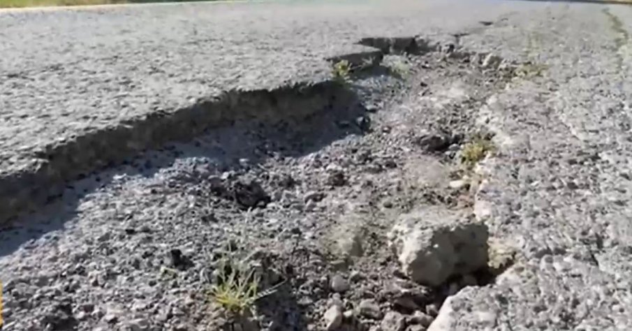 Международен път се превърна в офроуд трасе