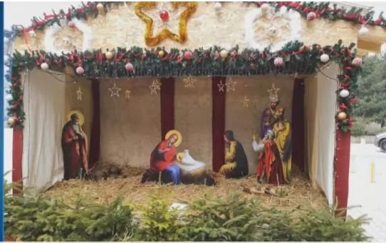 УЖАС И БЕЗУМИЕ! Откраднаха фигурата на агнето от сцената на Рождество в центъра на София