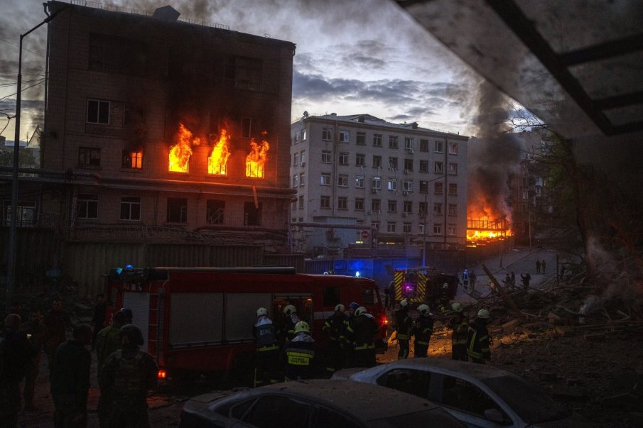 ВИЯТ СИРЕНИ: Руски ракети удариха Киев