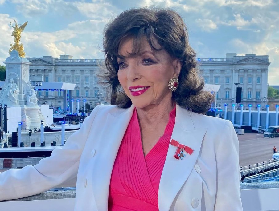 89-годишната легенда Джоан Колинс шокира феновете със СНИМКА по бански