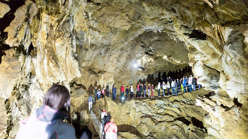 Ягодинската пещера посреща туристите по празниците с шампанско