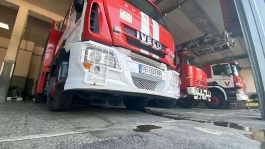 Горя магазин за алкохол и цигари в Пловдив, има пострадал