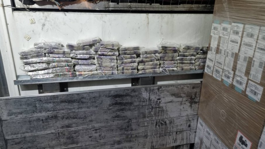 Недекларирана валута за над 2 118 000 лева откриха митническите служители на Капитан Андреево (СНИМКИ)