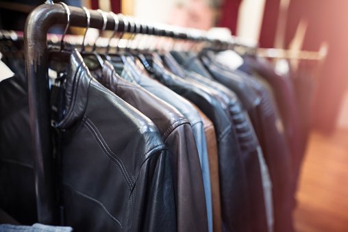 Мъж задигна яке от магазин