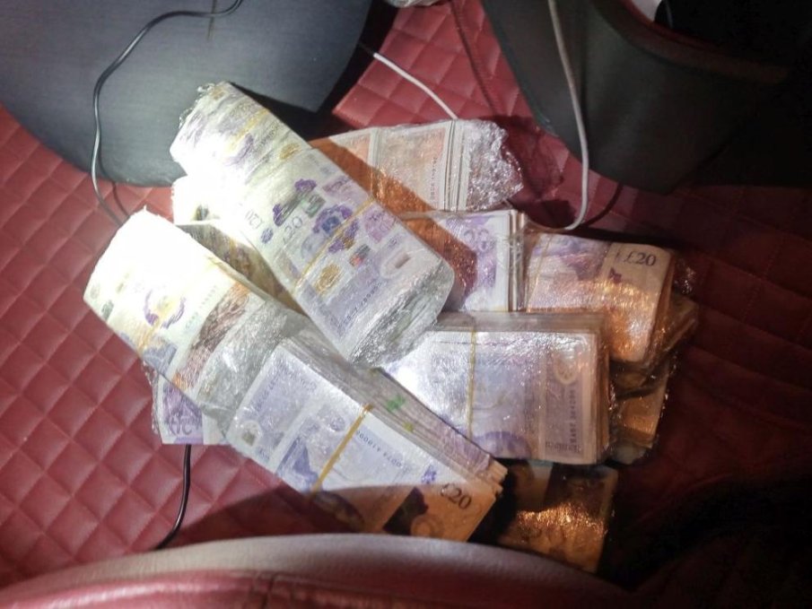 Удар на митниците: Иззеха недекларирана валута за над 1 млн. лв.