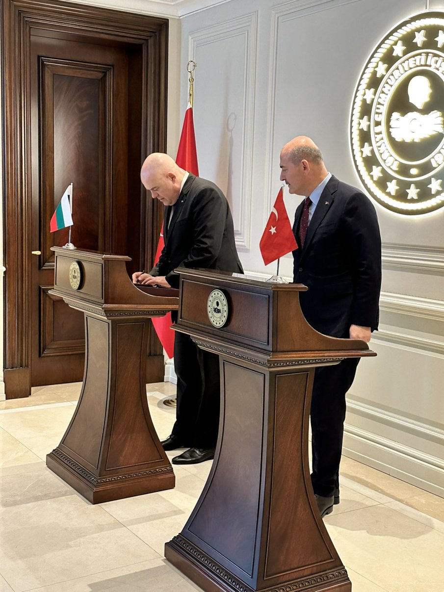 Гешев след среща с вътрешния министър на Турция: Затвърдихме желанието си за общи действия по справяне с нелегалната миграция (СНИМКА)