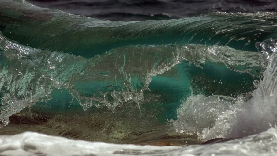 Затвориха пристанищата в Румъния заради ураганен вятър