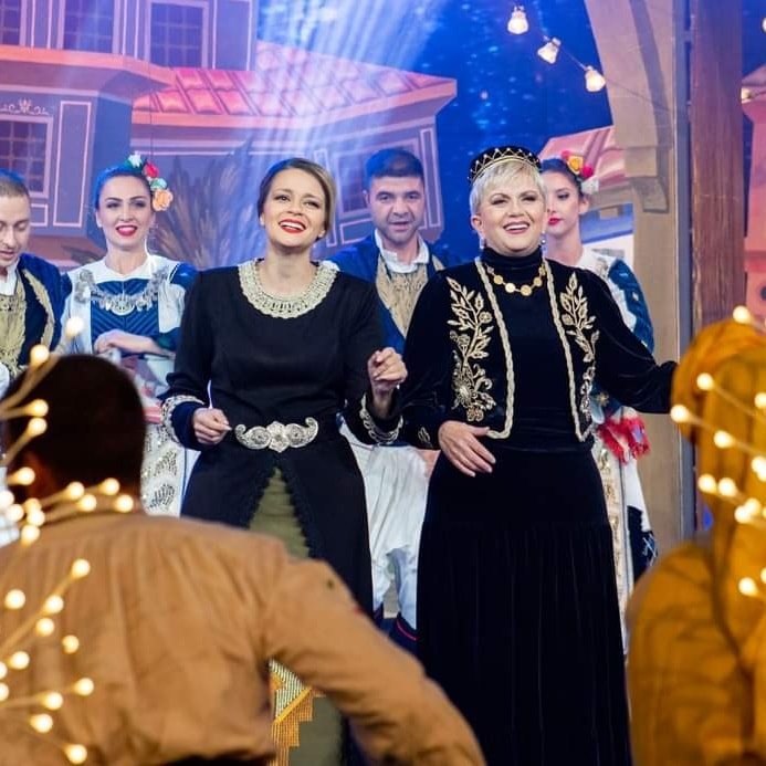 Николина Чакърдъкова кръсти внучката (СНИМКИ)