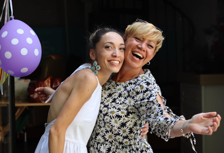 Кака Лара стана баба на момченце. Бебето е с необикновено име