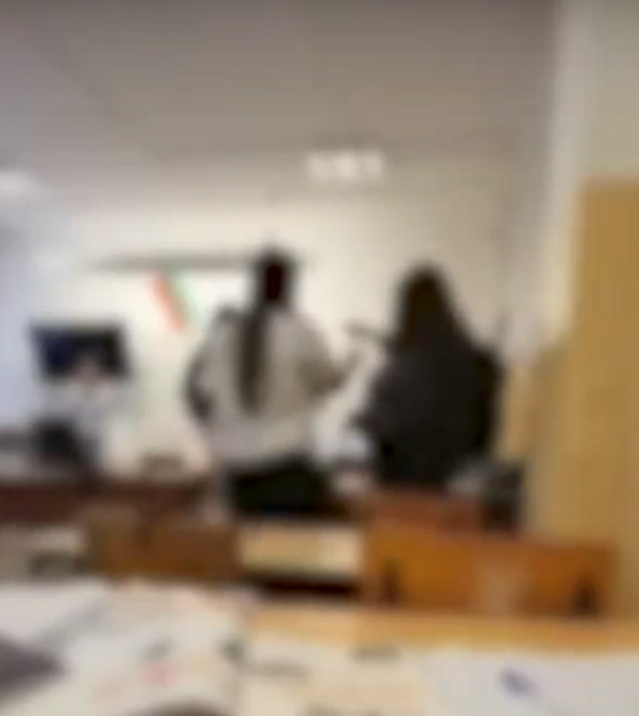 АГРЕСИЯ: Ученички се сбиха в клас заради място