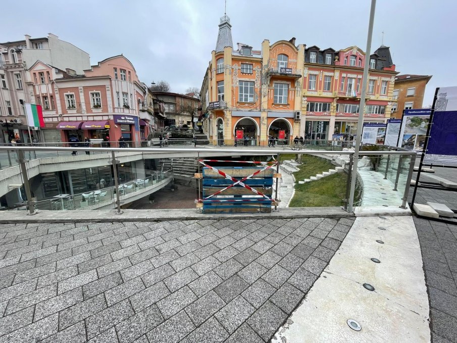 Гамени потрошиха Римския стадион в Пловдив