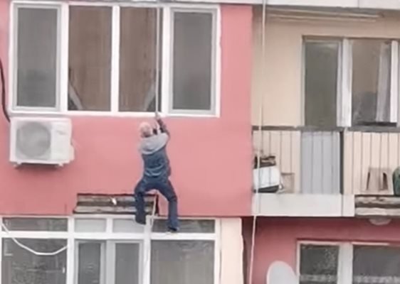 Спайдърмен от Врачанско намушка мъж в Оряхово