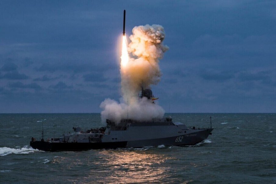 НОВА ЗАПЛАХА: Русия е съсредоточила 44 ракети Калибър в Черно море