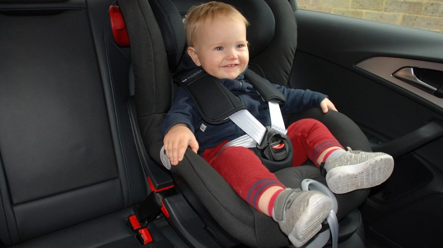 Как да возим безопасно децата в кола
