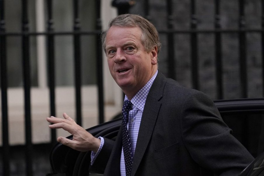 Британското правителство блокира шотландски закон за смяната на пола