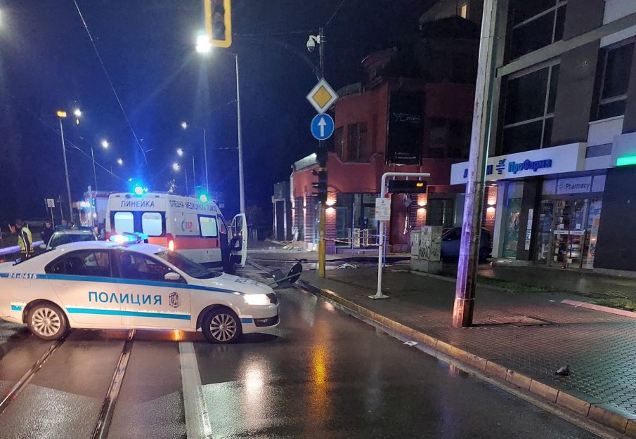 ПОСЛЕДЕН КУРС: Шофьор на такси загина при катастрофа в София