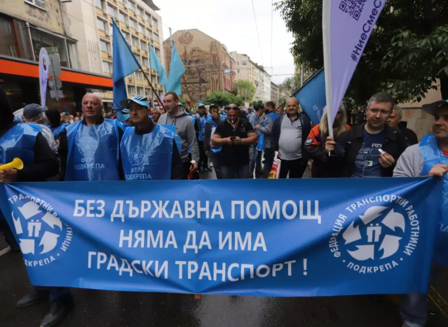 Блокадата на градския транспорт в София се удължава до 16.00 ч. - стачката продължава и утре