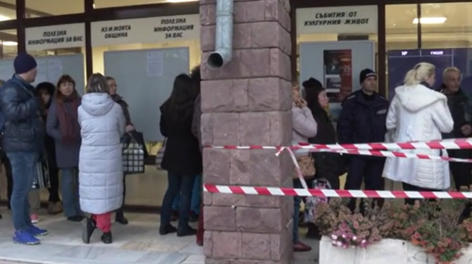 Желаещи за саниране вият опашки пред общината в Сливен